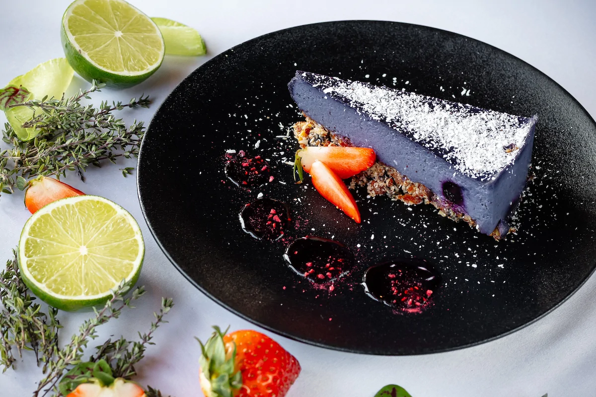 Черничный кейк с кешью на кокосовом молоке.