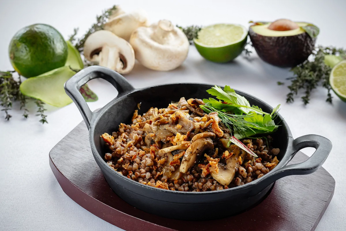 Греча с луком и грибами