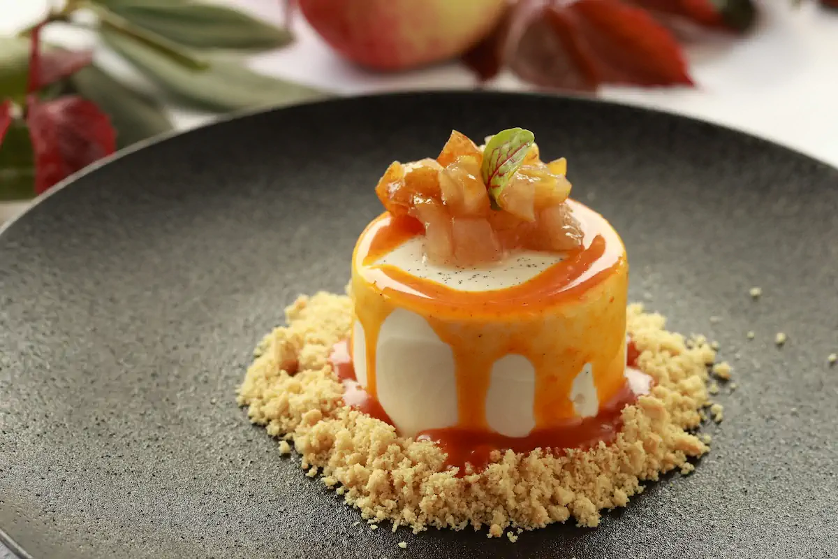 Панна-котта с грушей, облепихой и кардамоном