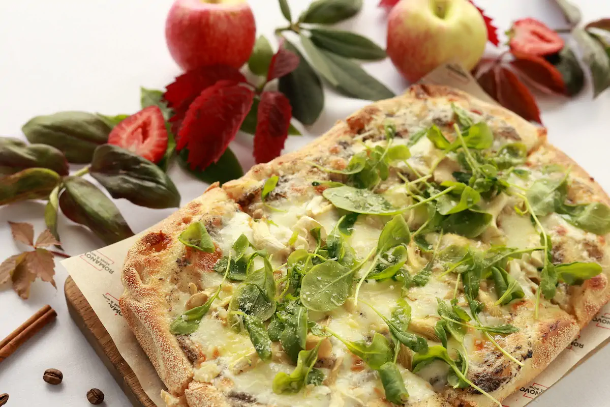 Пицца с трюфельным муссом и вешенками