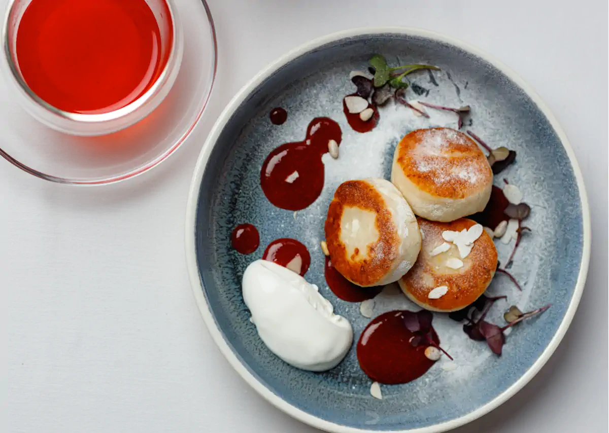 Начните день вкусно и выгодно в Romanovo Steak&Wine!